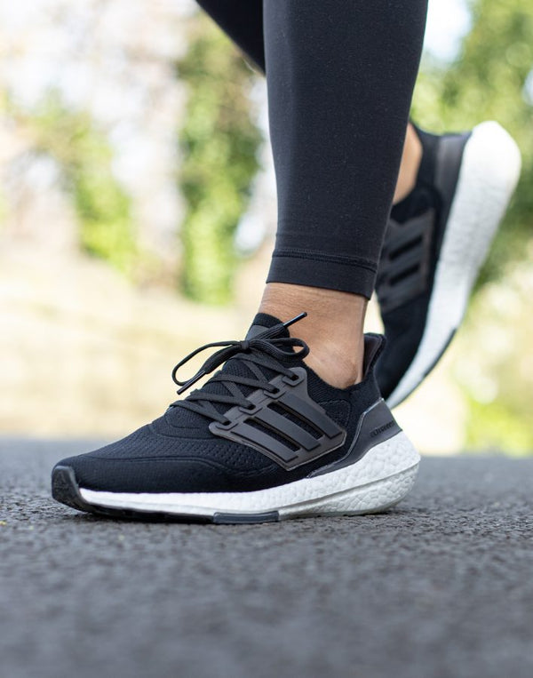 ADIDAS ULTRABOOST 21 Black White