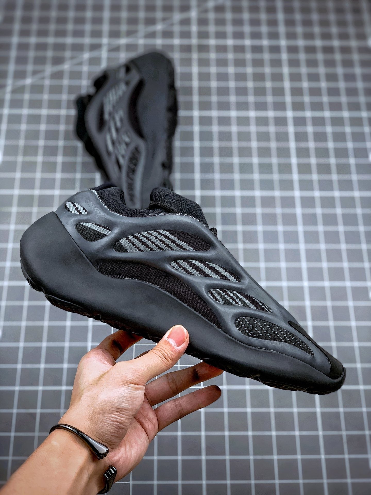 Adidas Yeezy 700 V3 Alien Azael