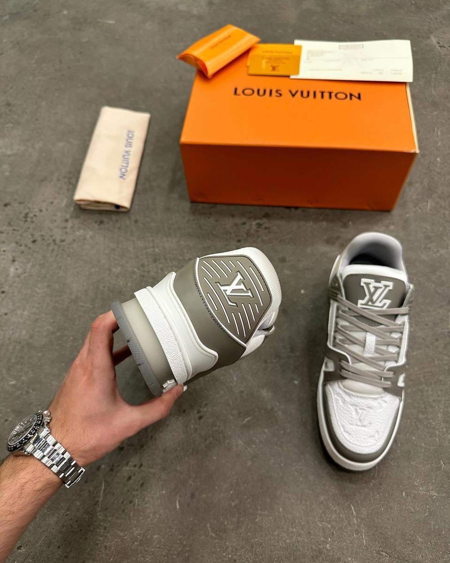 LOUIS VUITTON TRAINER BEIGE