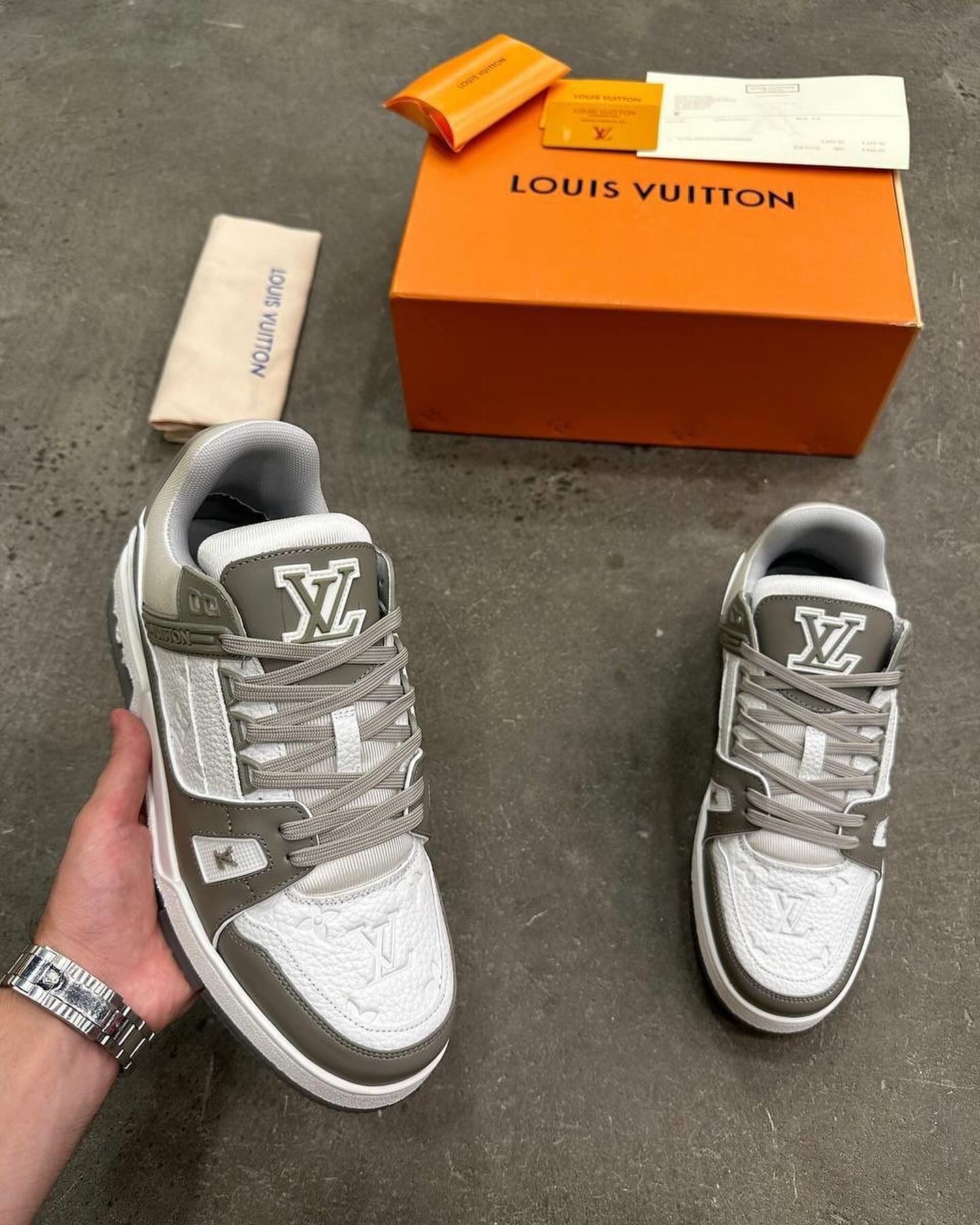 LOUIS VUITTON TRAINER BEIGE