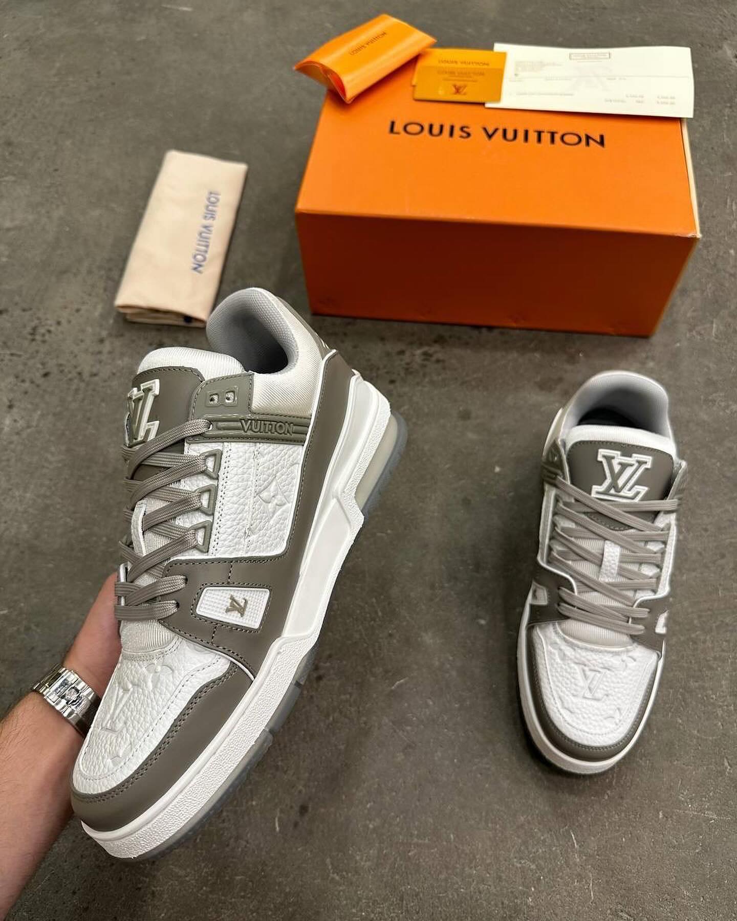 LOUIS VUITTON TRAINER BEIGE