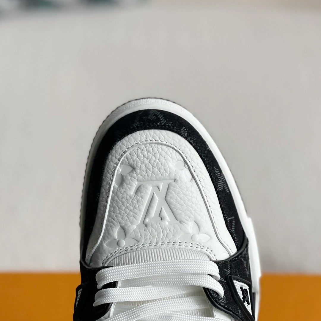 LOUIS VUITTON LV TRAINER BLACK WHITE