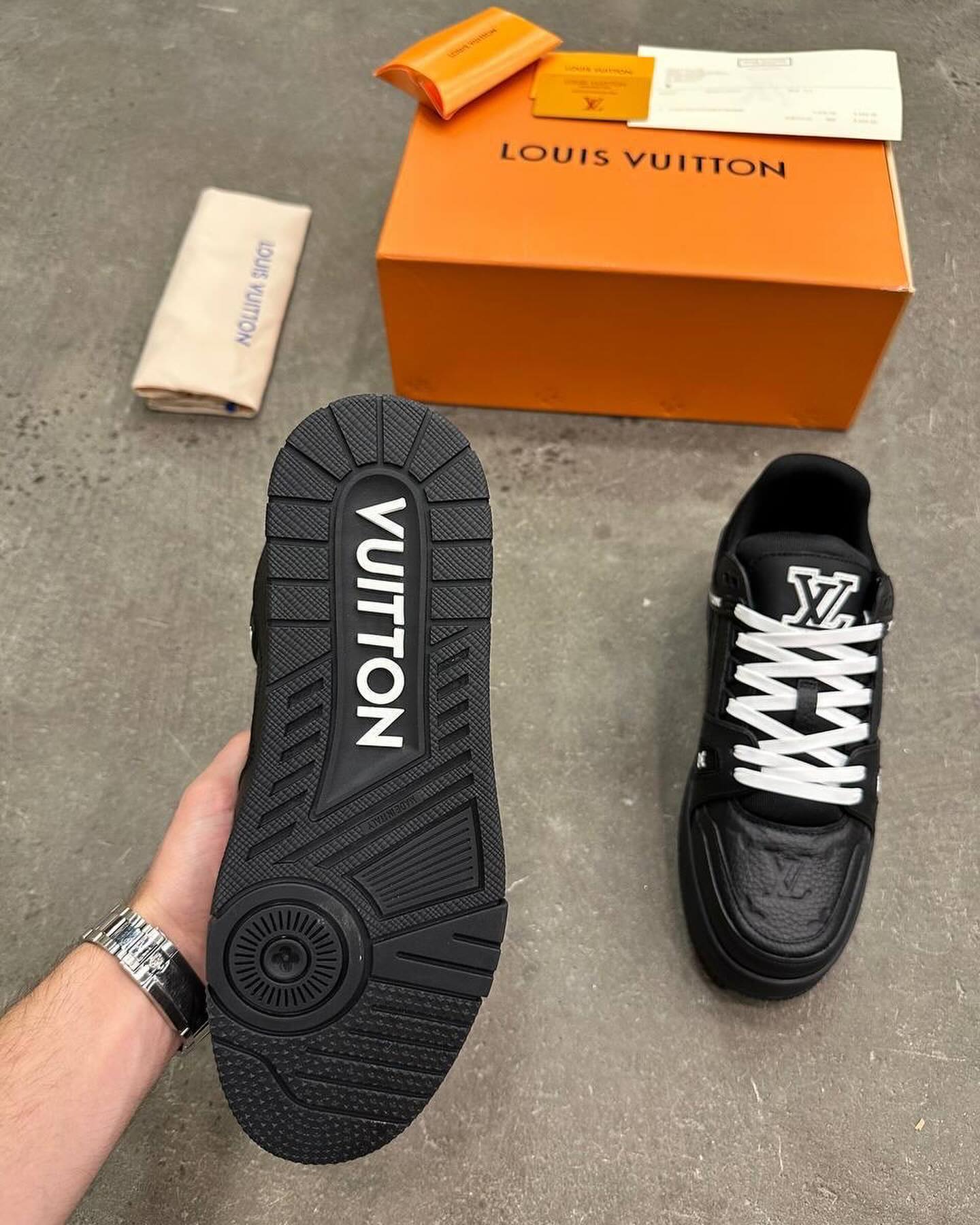 LOUIS VUITTON TRAINER BLACK