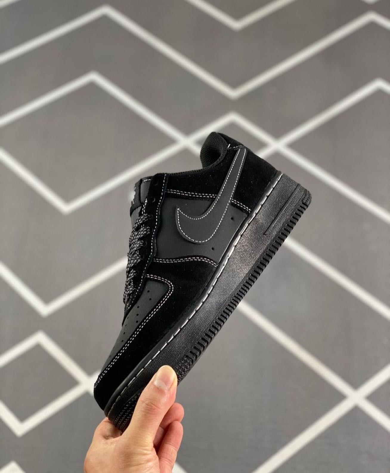 Nike Air Force 1'07  Black Venom