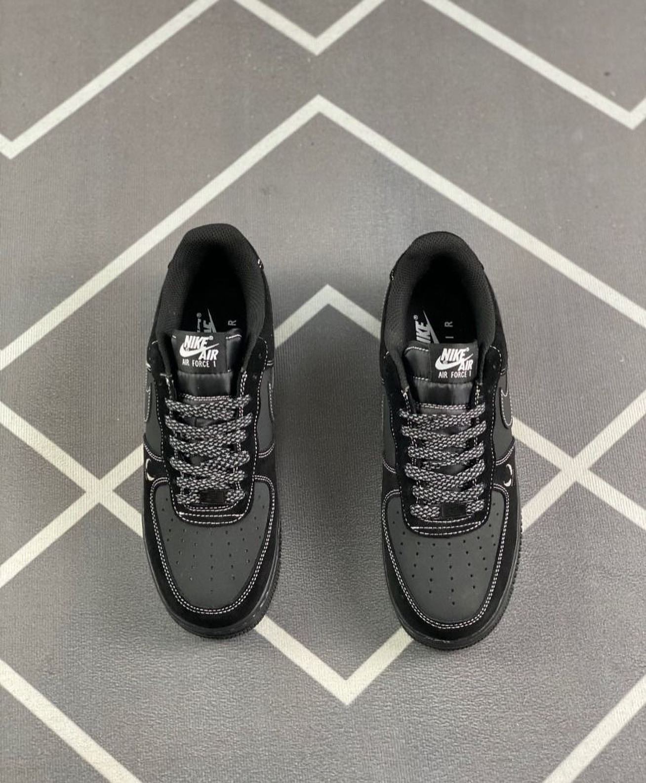 Nike Air Force 1'07  Black Venom