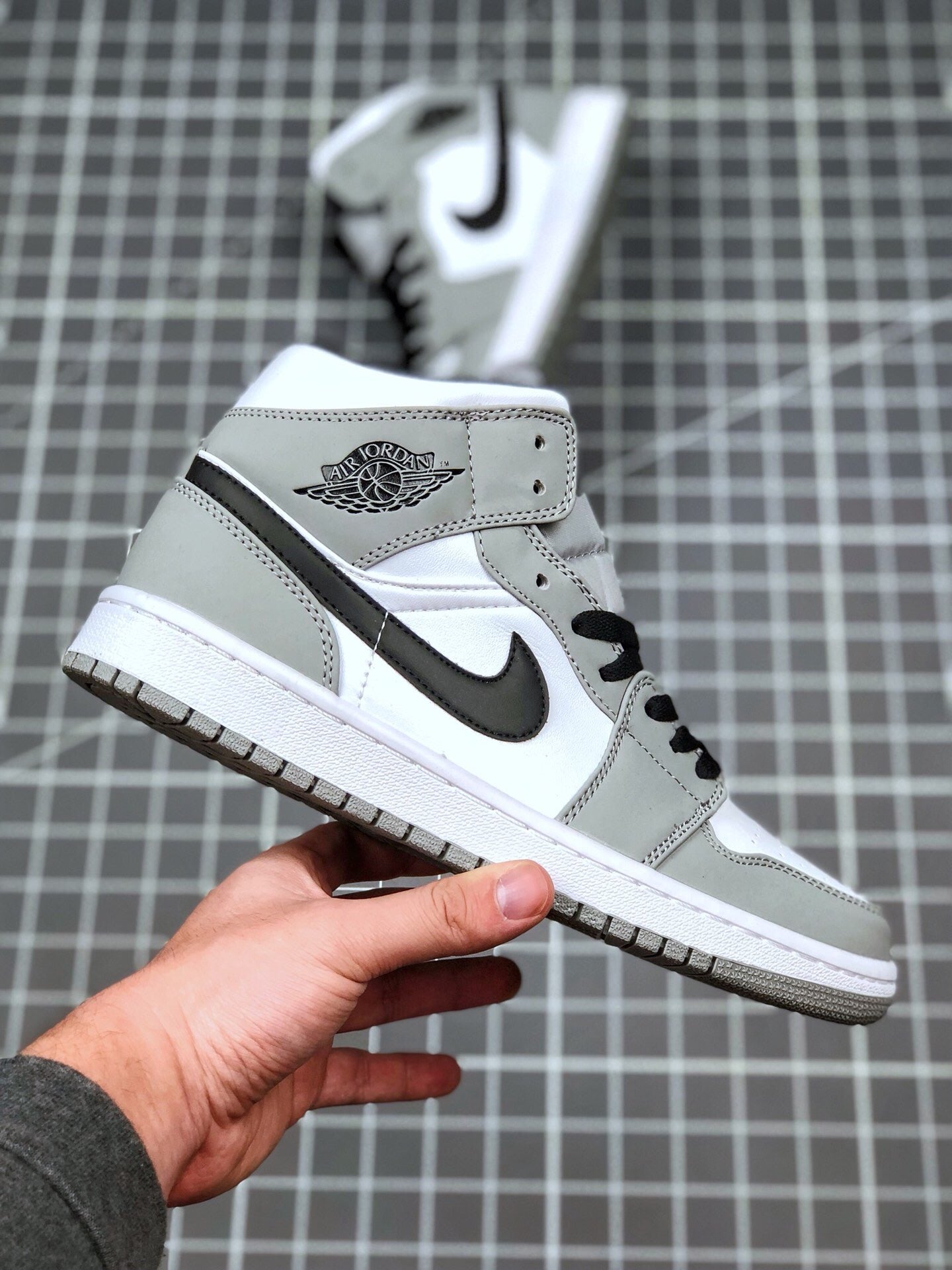 Nike Air Jordan 1 Mid Light Smoke Grey