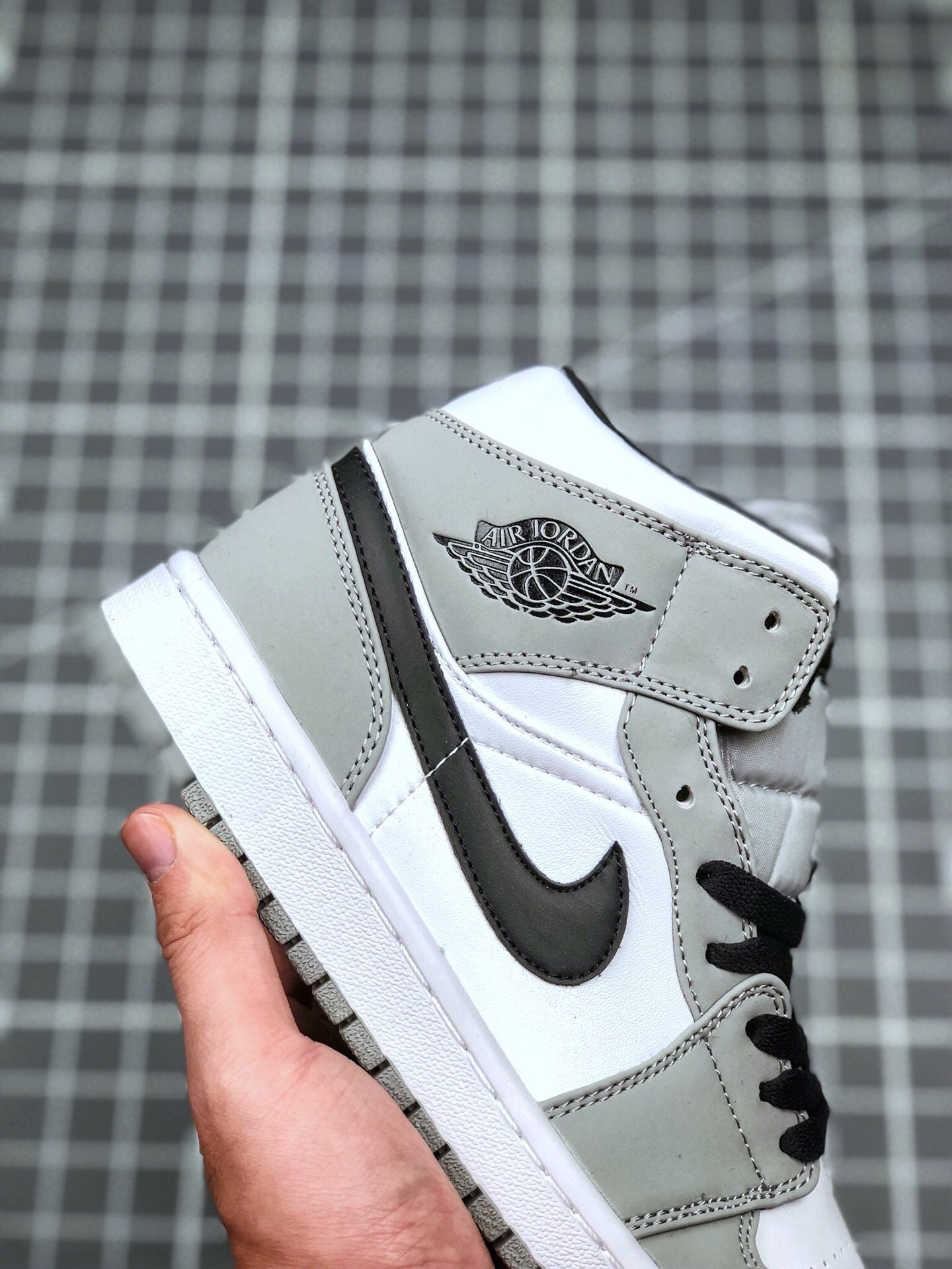 Nike Air Jordan 1 Mid Light Smoke Grey