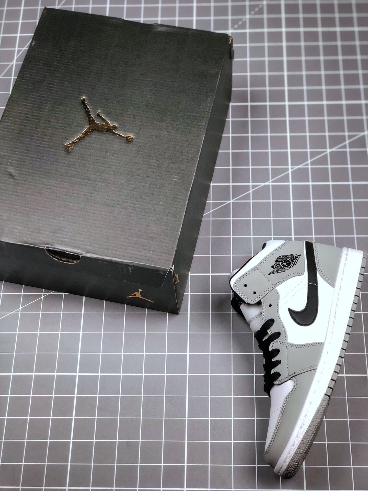 Nike Air Jordan 1 Mid Light Smoke Grey