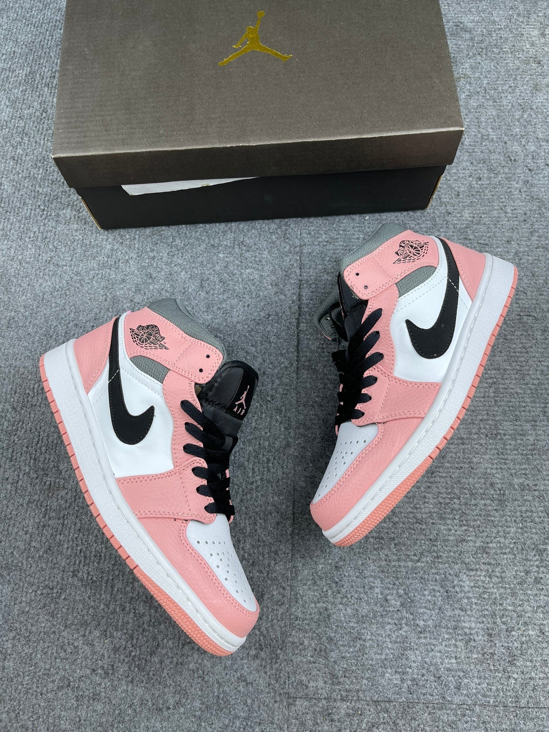 Nike Air Jordan 1 Mid Pink Quartz