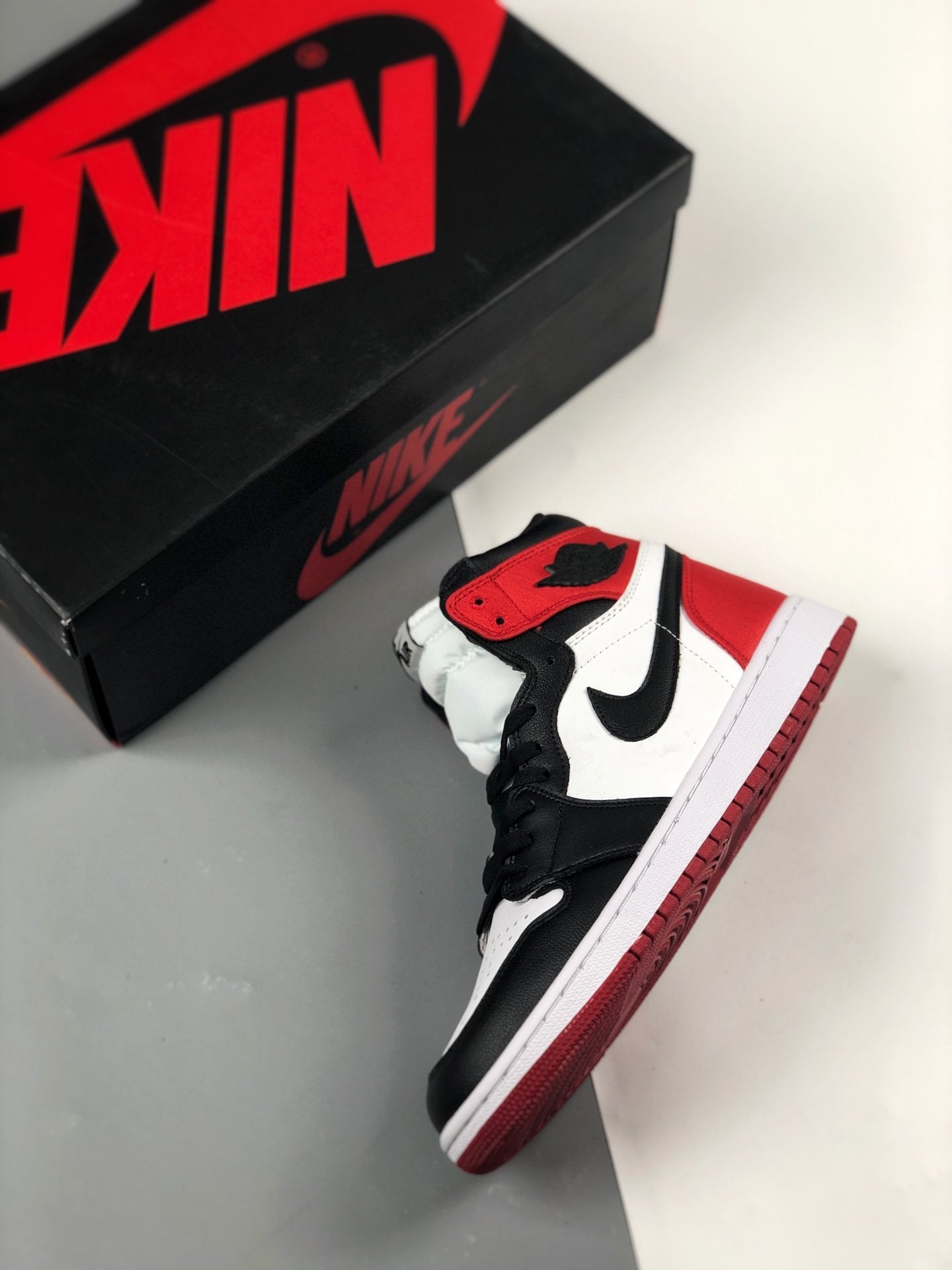 Nike Air Jordan 1 Retro High OG Black Toe