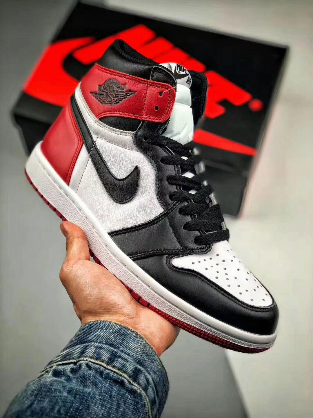 Nike Air Jordan 1 Retro High OG Black Toe