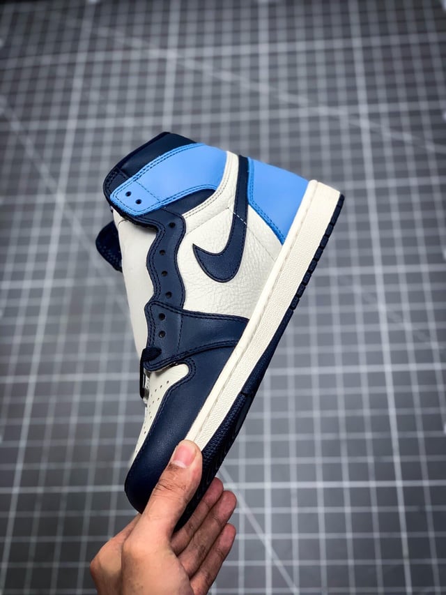 Nike Air Jordan 1 Retro High Obsidian University Blue