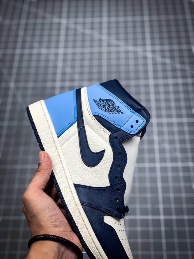 Nike Air Jordan 1 Retro High Obsidian University Blue