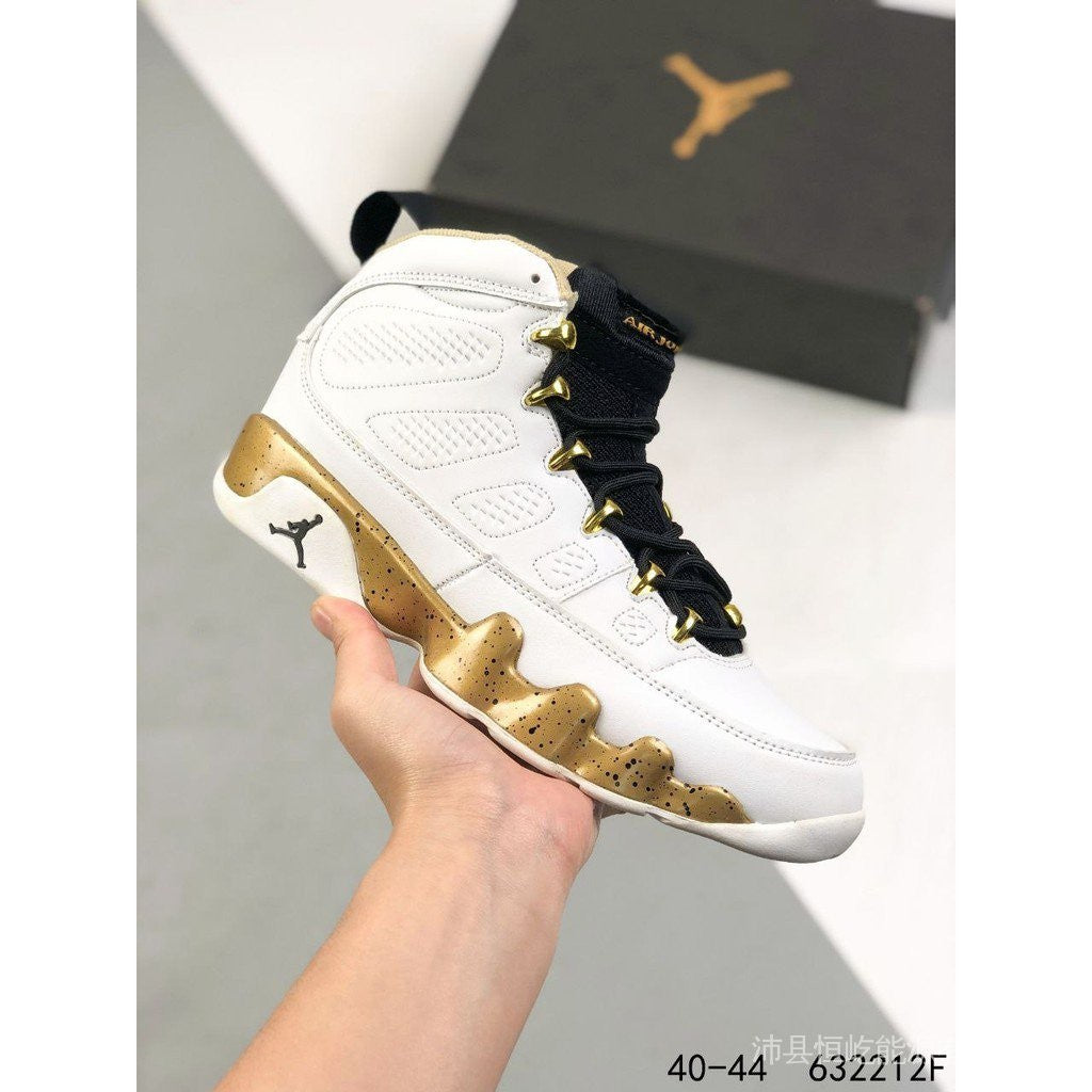 Nike Air Jordan 9 Statue